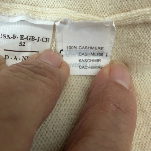 Men's Cream 100% Cashmere V-Neck Sweater, Size Large. - Picture 6 of 12